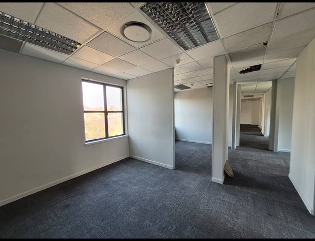 1,311M² OFFICE TO LET IN SANDTON CENTRAL